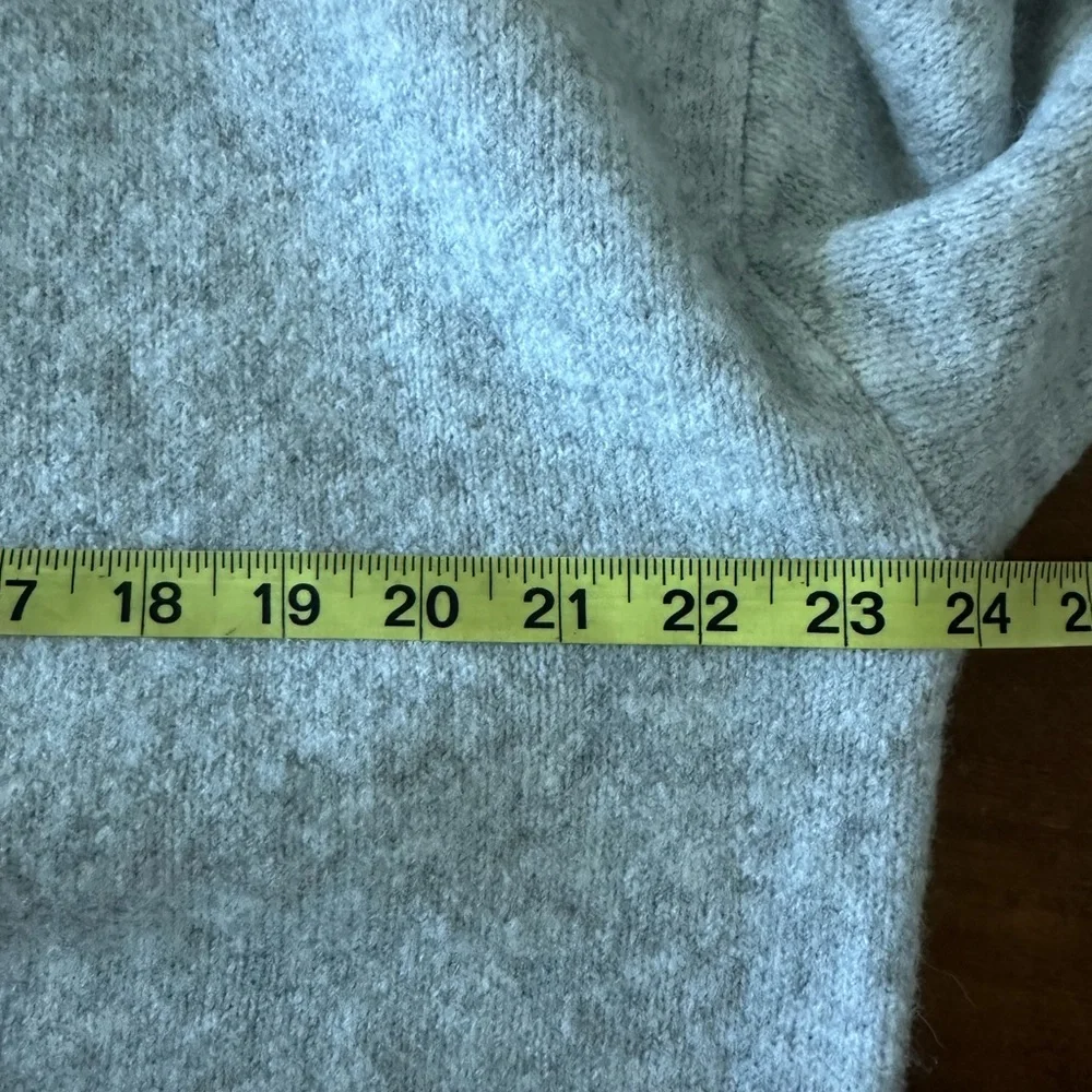 Anthropologie Gray Women's‎ Sweater with detachable Scarf wrap One Size NWT